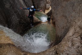 Superbes enchainement de cascades... canyoning Sierra de Guara - Espagne